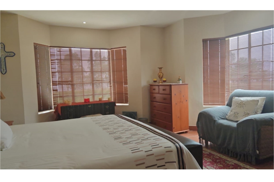 6 Bedroom Property for Sale in Vaaldam SH Free State